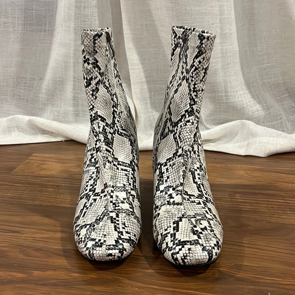 Public Desire size 8.5 Black and White Snake skin High Heal Boots